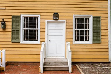 Cold Spring Village, Cape May, NJ, ABD - 18 Haziran 2019: Dennisville İin, Cumberland County 'den Thomas Henderson tarafından taverna ve han olarak kullanılmak üzere 1836 yılında inşa edilmiştir.