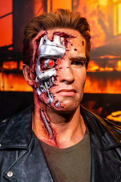 Londra, İngiltere, İngiltere - 2 Ocak 2020: Arnold Schwarzenegger 'in Waxwork heykelleri Madame Tussauds, Madame Tussauds' un balmumu müzesi tarafından yapılmıştır.