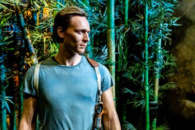 Londra, İngiltere, İngiltere - 2 Ocak 2020: Tom Hiddleston 'ın Waxwork heykelleri, Madame Tussauds balmumu müzesi, popüler turistik etkinliklerden biri