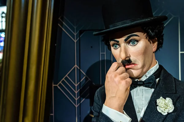 Londra, İngiltere, İngiltere - 2 Ocak 2020: Charlie Chaplin 'in Madame Tussauds, Madame Tussauds, Madame Tussauds balmumu müzesi tarafından yapılan balmumu heykelleri