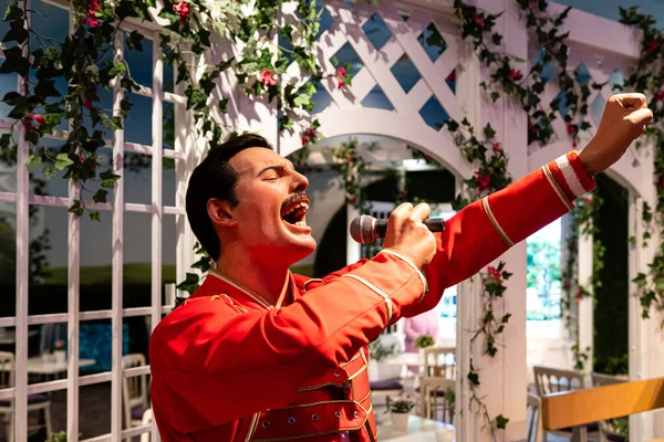 Londra, İngiltere, İngiltere - 2 Ocak 2020: Freddie Mercury 'nin mumyalama heykelleri Madam Tussauds, Madame Tussauds' un balmumu müzesi tarafından yapıldı.