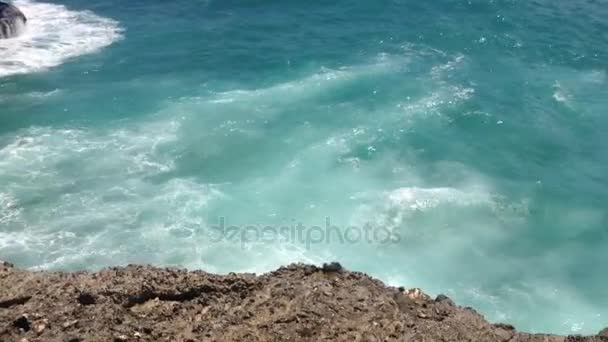 Acantilado de roca caribeña — Vídeos de Stock