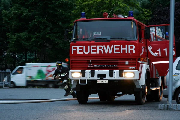 Bombeiros Operação Com Escadas Cilindros Oxigênio Merano Itália Maio 2008 — Fotografia de Stock