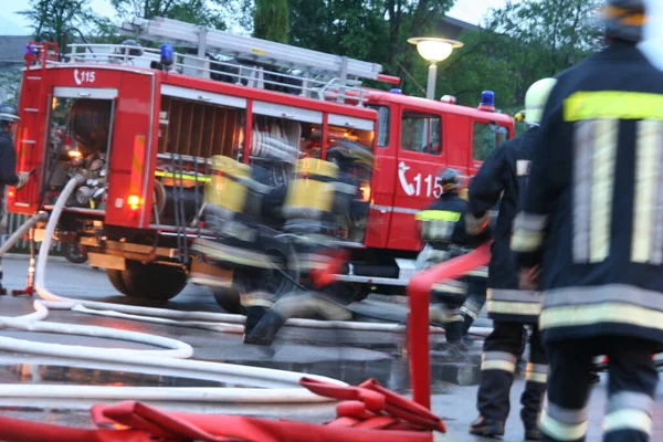 Bombeiros Operação Com Escadas Cilindros Oxigênio Merano Itália Maio 2008 — Fotografia de Stock