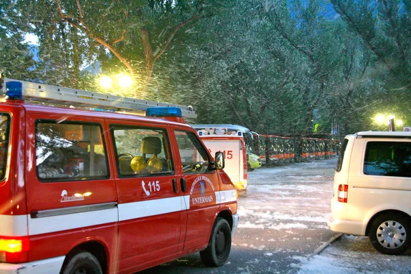 Храбрые Пожарные Грузовиком Пожарными Гидрантами Эксплуатации — стоковое фото
