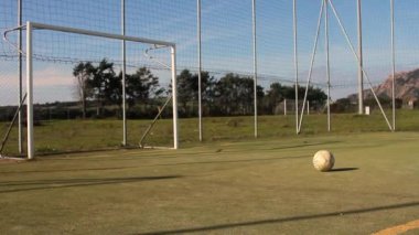 5 'e 5 futbol sahasında gol atan güzel bir kız.