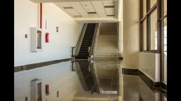 Time lapse hyperlapse of airport escalators with people going down — Stock Video