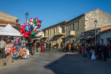 İtalya, parfüm, sardegna, sassari, cagliari, farklı maskeli 25-02-2020 karnaval partisi