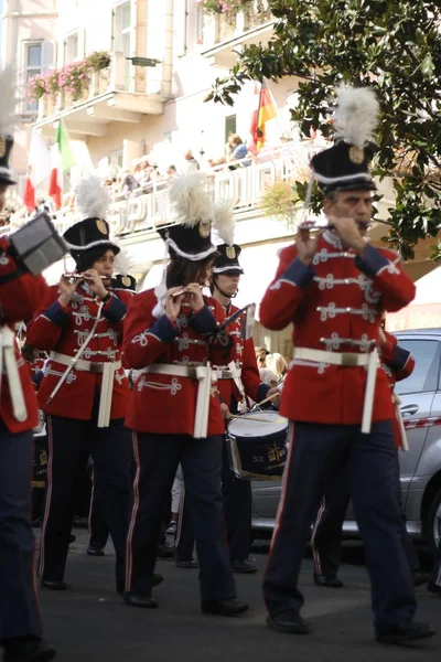 Merano Φεστιβάλ Σταφυλιών Στη Νότια Tyrol Τυπικά Μουσικά Συγκροτήματα Και — Φωτογραφία Αρχείου