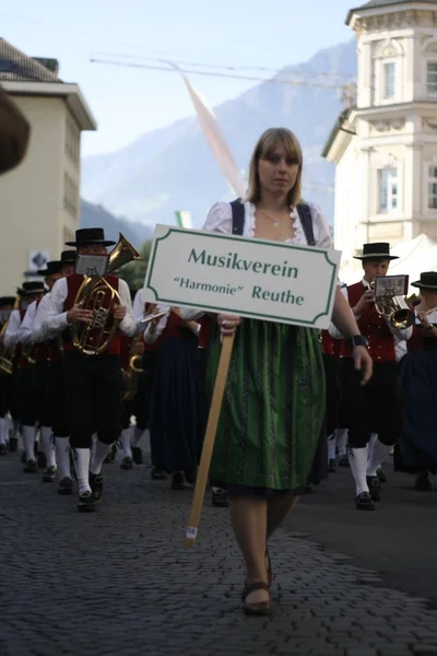 Tipik Müzik Grupları Ile Güney Tyrol Merano Üzüm Festivali Şehir — Stok fotoğraf