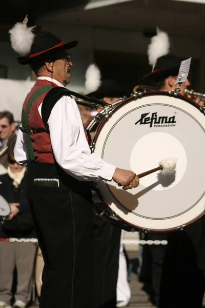 Merano Druivenfestival Zuid Tirol Met Typische Muziekgroepen Typische Tiroolse Kleding — Stockfoto