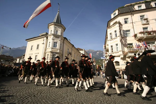 Tipik Müzik Grupları Ile Güney Tyrol Merano Üzüm Festivali Şehir — Stok fotoğraf