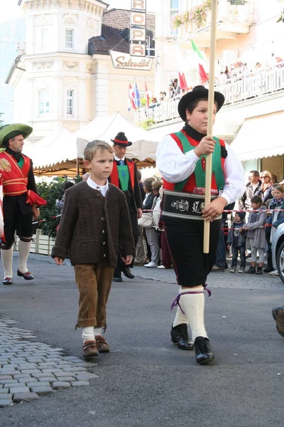 Merano Festival Uvas Sul Tirol Com Bandas Música Típicas Roupas — Fotografia de Stock