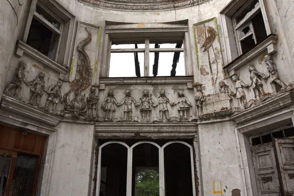 SSCB 'nin mirası, harap olmuş bina 