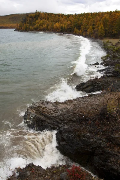 Baykal Gölü 'nün kuzeyinde, Severobaikalsk bölgesinde.