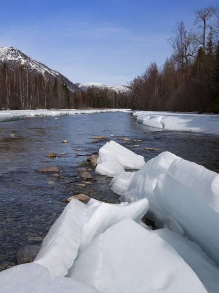 Baykal Gölü 'nün kuzeyinde, Severobaikalsk bölgesinde.