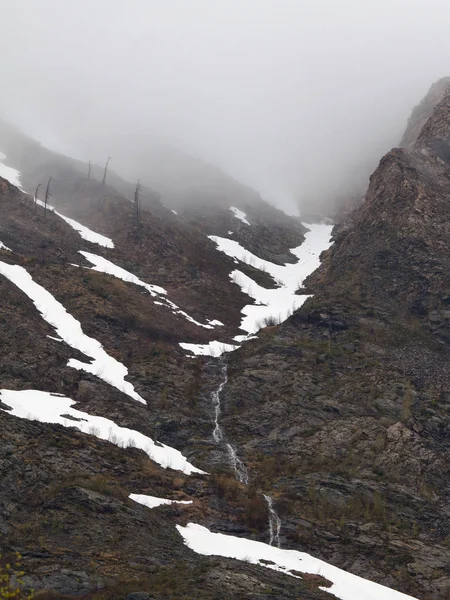 Baykal Gölü 'nün kuzeyinde, Severobaikalsk bölgesinde.