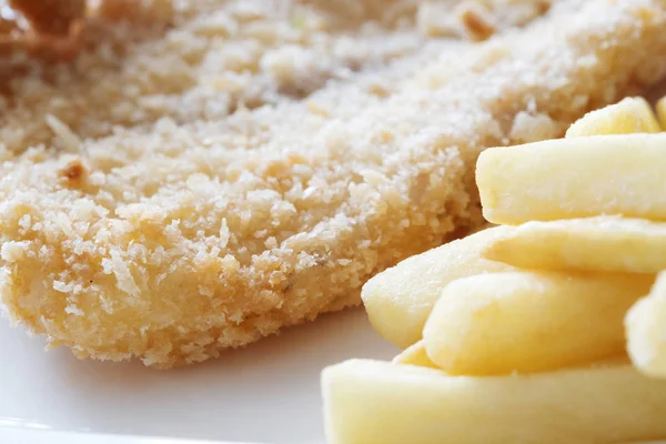 Kızarmış tavuk kızartması, sağlıksız beslenme ile Fast food kavramı.
