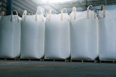 Plastik reçine depo fabrika teslim müşteriler için büyük bir çanta
