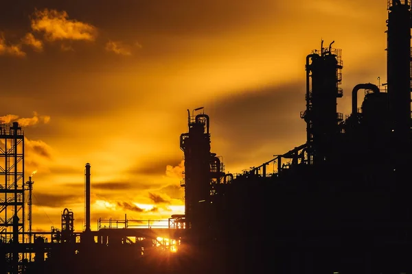 Нафтогазова Промисловість Силуетному Зображенні Фоні Заходу Сонця Помаранчевого Неба Нафтохімічний — стокове фото