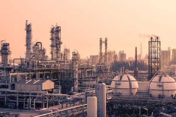 Нафтохімічний Завод Фоном Неба Заходу Сонця Виробництво Нафтохімічної Промисловості Нафтогазопереробний — стокове фото