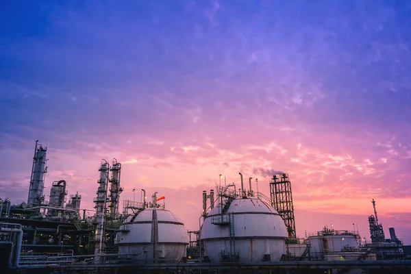 Ipari Üzem Gáztartály Termék Tárolási Napnyugtakor Háttér Petrolkémiai Üzem — Stock Fotó