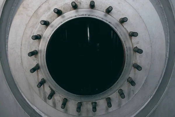 Manhole for inside inspection of industrial vessel