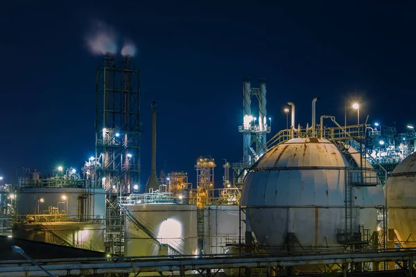 Nádrže Plyn Petrochemické Továrně Noci Třpytivé Osvětlení Petrochemické Továrny Royalty Free Stock Obrázky