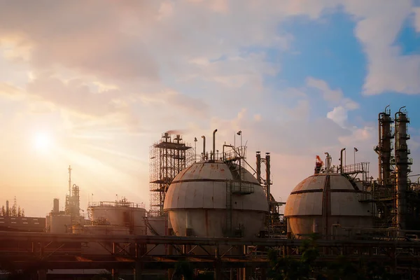 Tanque Esfera Armazenamento Gás Planta Refinaria Petróleo Gás Com Fundo — Fotografia de Stock