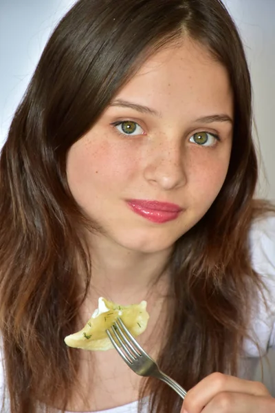 Girl Eats Dumplings Ukrainian National Cuisine Vfrtniki Pelmeni — 스톡 사진