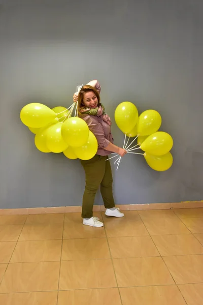 Beautiful Woman Yellow Balls — 스톡 사진