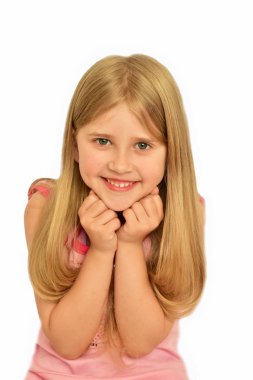 beyaz zemin üzerinde sarışın kız