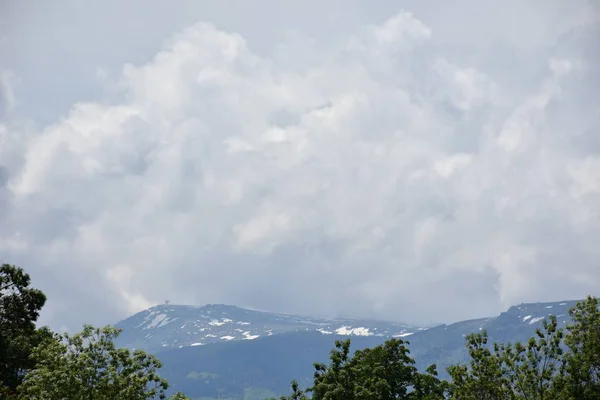 Nuages Blancs Ciel Bleu Montagnes — Photo