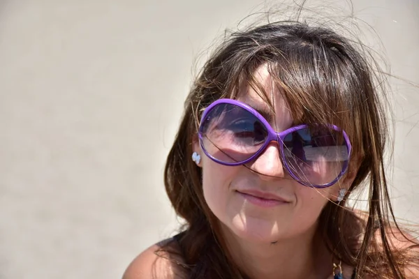 Belle Fille Brune Lunettes Soleil — Photo