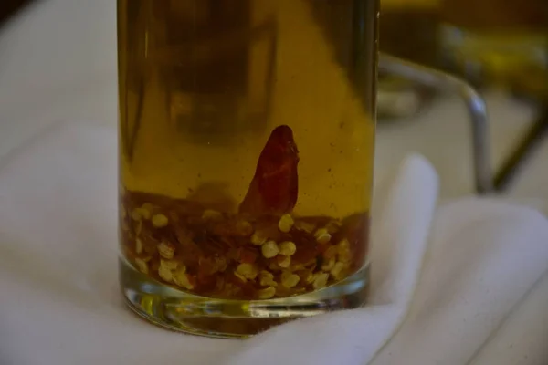 Соус Стеклянной Бутылке Чили — стоковое фото