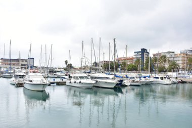  Denizdeki gemi ve güzel manzara,