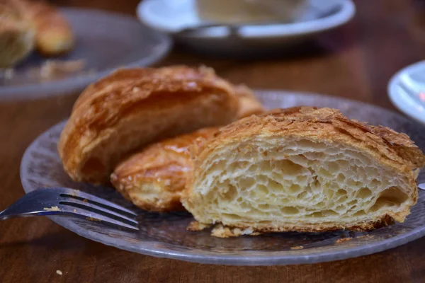 Croissant Koffie Tafel — Stockfoto