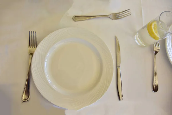 White Empty Plate Table — Stock Photo, Image