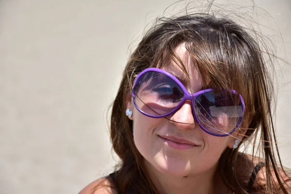 Belle Fille Brune Lunettes Soleil — Photo