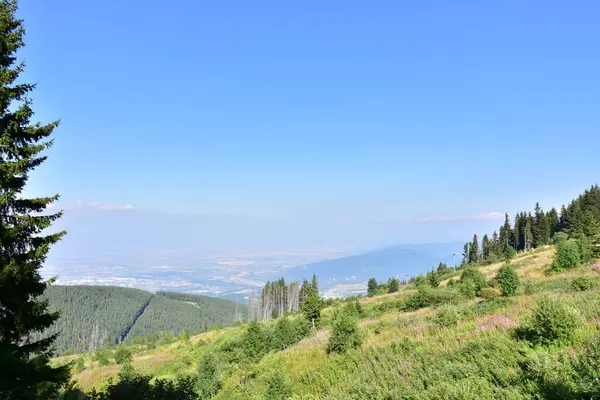 Schöne Landschaft Und Berge Und Himmel — Stockfoto