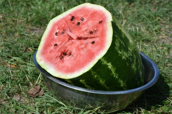 Reife Und Saftige Und Rote Wassermelone — Stockfoto