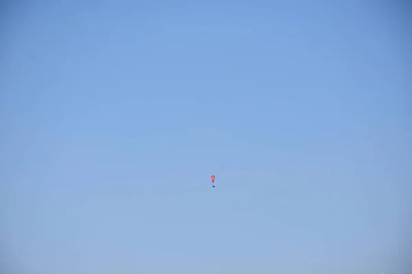 Skydiver Vliegt Tegen Lucht — Stockfoto