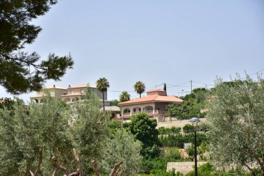 Yazın güzel manzara ve ev