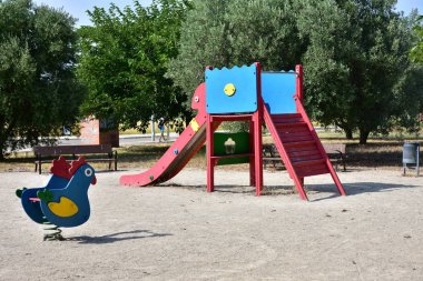 Güzel açık hava oyun parkı ve park,
