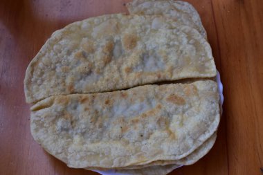 Etli kızarmış börek, etli chebureki.,