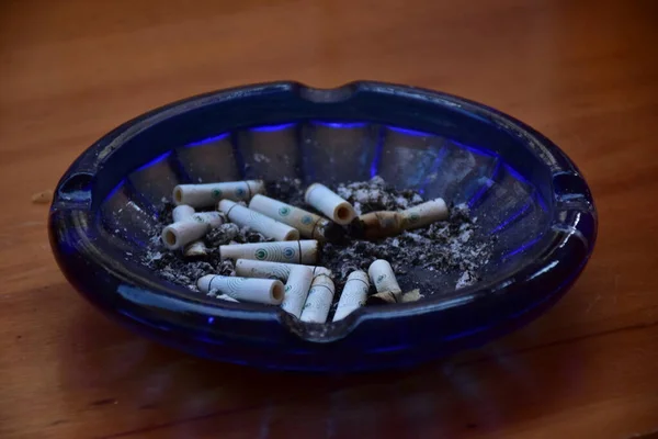 Colillas Cigarrillo Cenicero —  Fotos de Stock