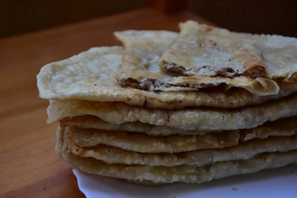 Pasties Fritos Com Carne Uma Chapa Chebureki Com Carne — Fotografia de Stock