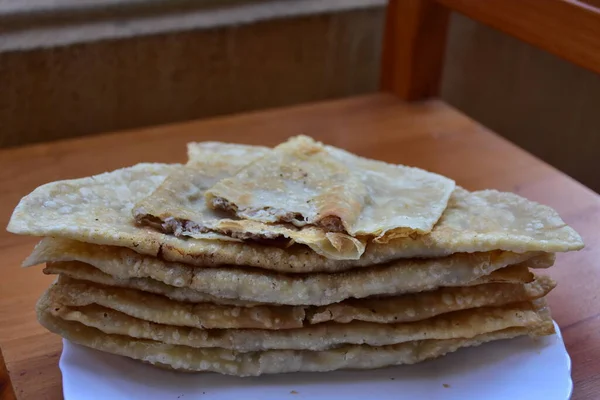 Pasties Fritos Com Carne Uma Chapa Chebureki Com Carne — Fotografia de Stock