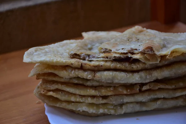 Friterade Pasties Med Kött Tallrik Chebureki Med Kött — Stockfoto