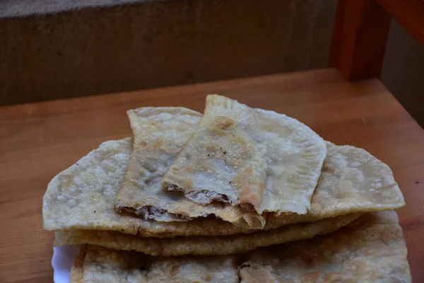 Las Empanadas Fritas Con Carne Plato Chebureki Con Carne — Foto de Stock